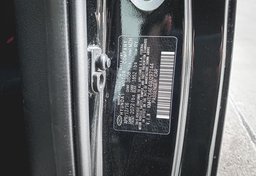 2016 Hyundai Veloster - Image 40