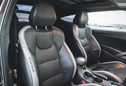 2016 Hyundai Veloster - Image 24