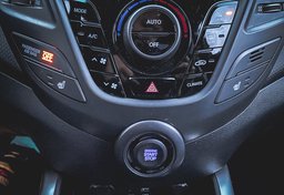 2016 Hyundai Veloster - Image 33