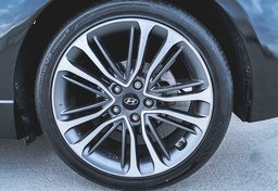 2016 Hyundai Veloster - Image 12