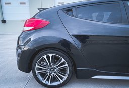 2016 Hyundai Veloster - Image 8