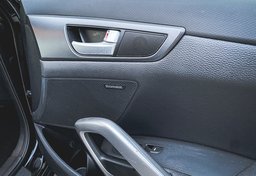 2016 Hyundai Veloster - Image 28