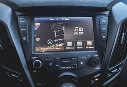 2016 Hyundai Veloster - Image 31