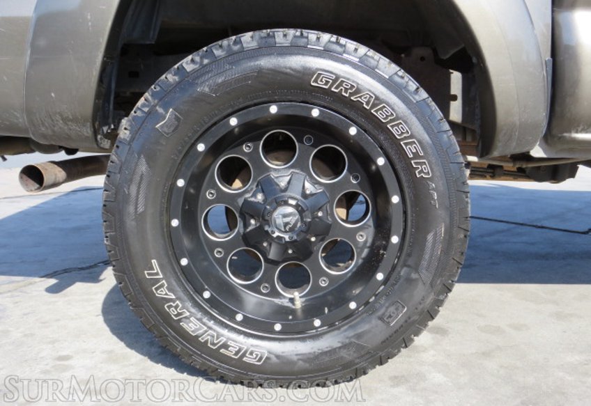 2014 Toyota Tacoma - Image 16
