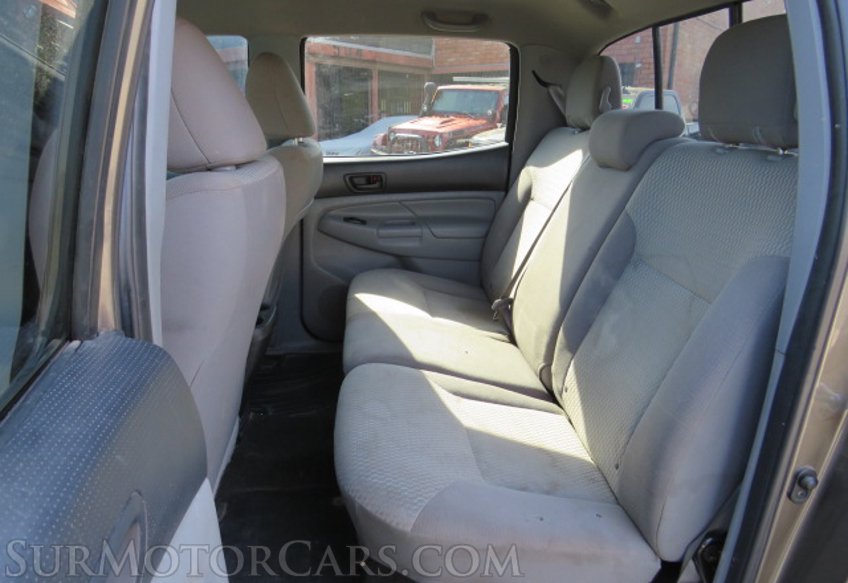 2014 Toyota Tacoma - Image 28