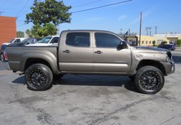 2014 Toyota Tacoma - Image 12