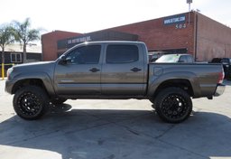 2014 Toyota Tacoma - Image 11