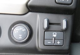 2020 GMC Yukon - Image 49