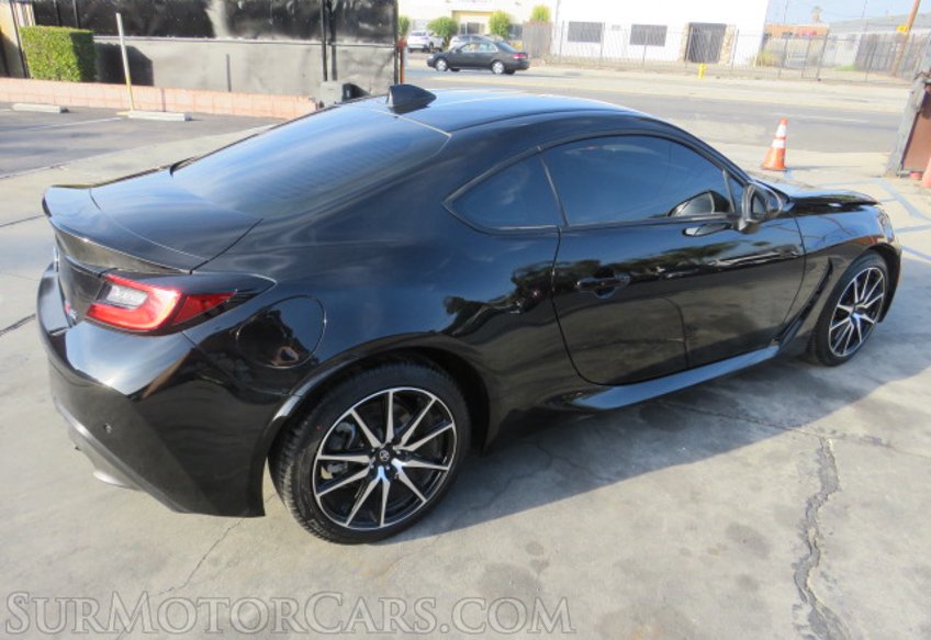 2023 Toyota GR86 - Image 10