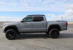 2020 Toyota Tacoma 4WD - Image 9