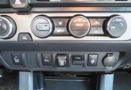 2020 Toyota Tacoma 4WD - Image 34