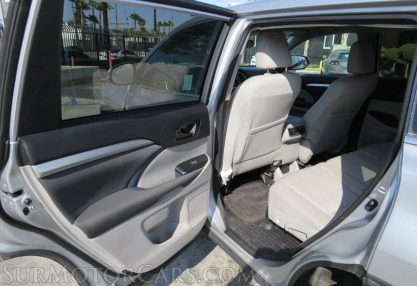 2018 Toyota Highlander - Image 23