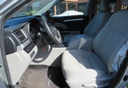 2018 Toyota Highlander - Image 31