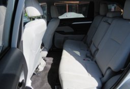 2018 Toyota Highlander - Image 32