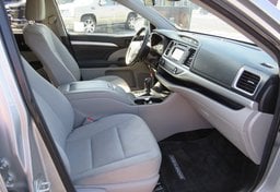2018 Toyota Highlander - Image 28