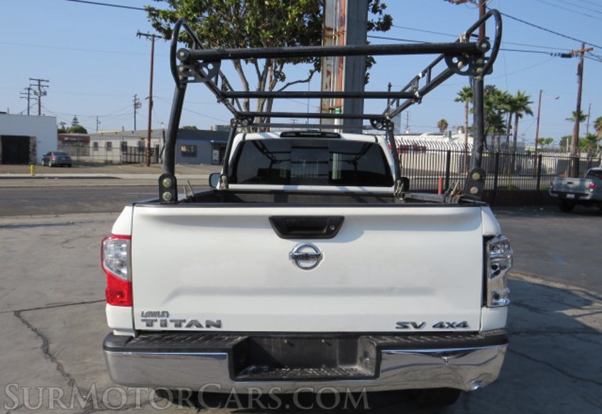 2017 Nissan Titan - Image 10