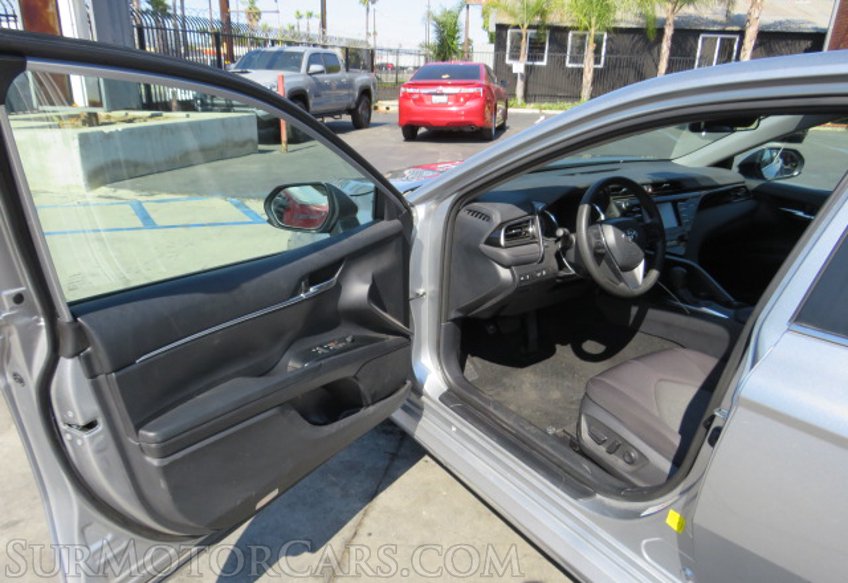 2019 Toyota Camry - Image 19