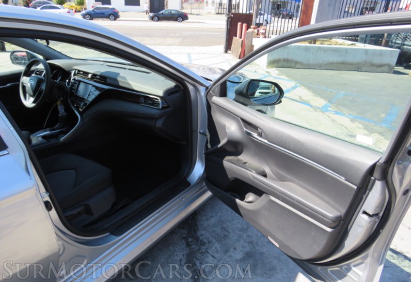 2019 Toyota Camry - Image 20