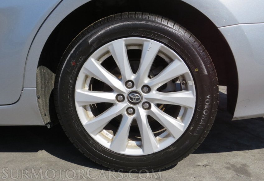 2019 Toyota Camry - Image 16