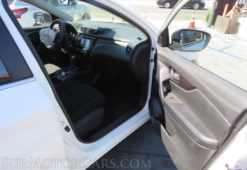 2021 Nissan Rogue Sport - Image 25