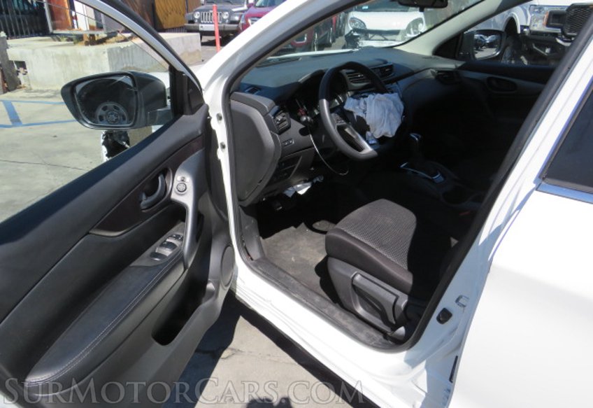 2021 Nissan Rogue Sport - Image 24