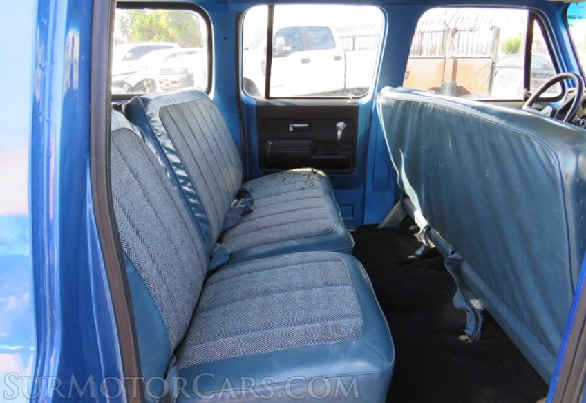 1975 Chevrolet SUBURBAN - Image 20