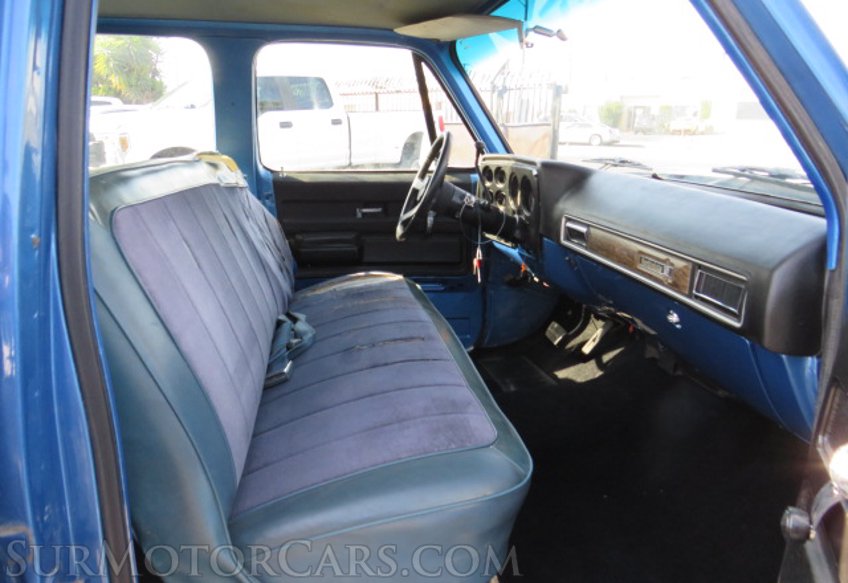 1975 Chevrolet SUBURBAN - Image 18