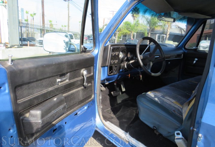1975 Chevrolet SUBURBAN - Image 16