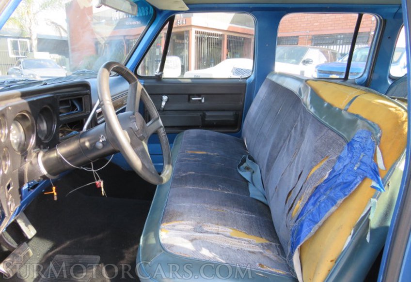 1975 Chevrolet SUBURBAN - Image 17