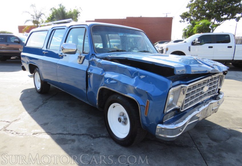 1975 Chevrolet SUBURBAN - Image 3