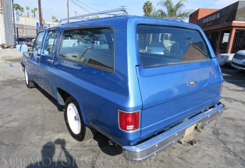 1975 Chevrolet SUBURBAN - Image 10