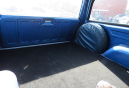 1975 Chevrolet SUBURBAN - Image 22