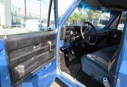 1975 Chevrolet SUBURBAN - Image 16