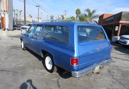 1975 Chevrolet SUBURBAN - Image 8