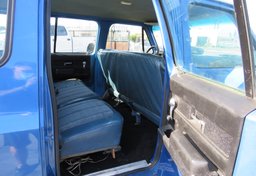 1975 Chevrolet SUBURBAN - Image 19