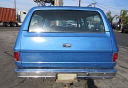 1975 Chevrolet SUBURBAN - Image 11