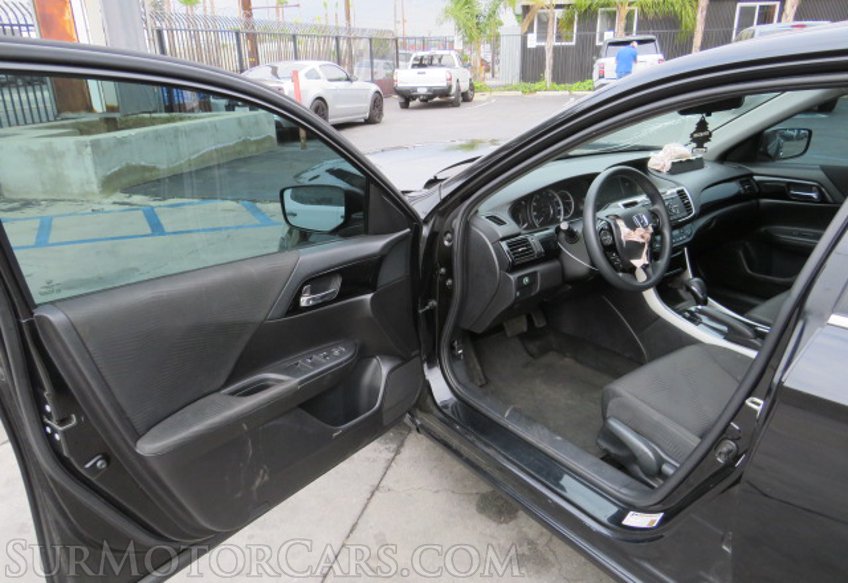 2017 Honda Accord Sedan - Image 15