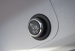 2020 GMC Acadia - Image 40