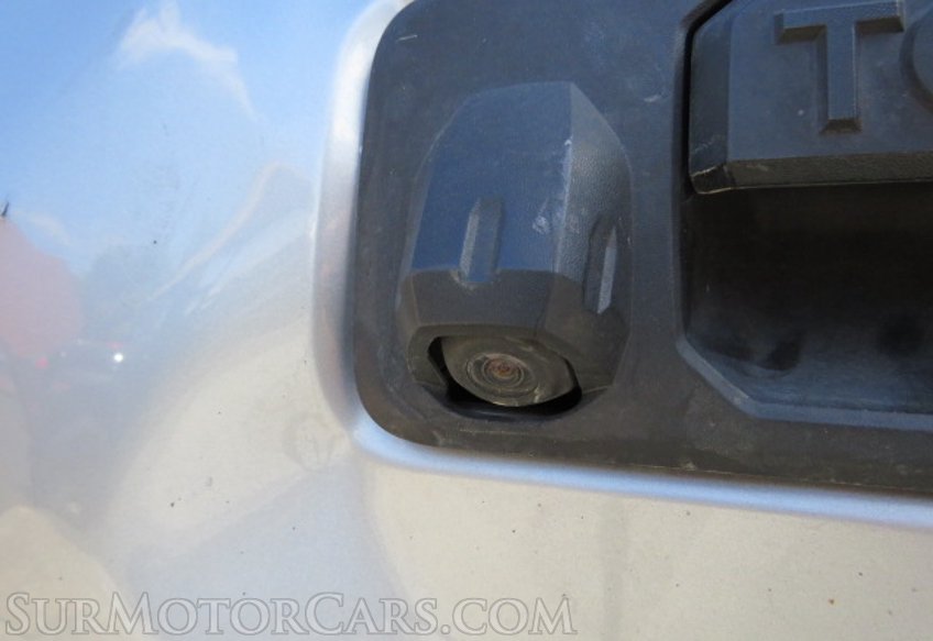 2017 Toyota Tacoma - Image 18