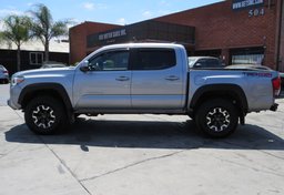 2017 Toyota Tacoma - Image 11