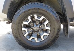 2017 Toyota Tacoma - Image 17