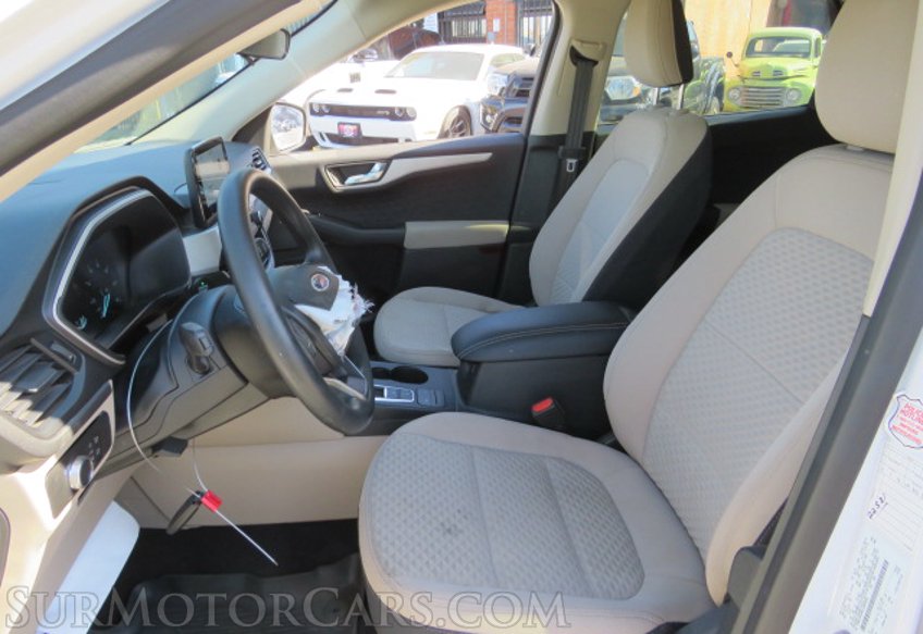 2020 Ford Escape - Image 24