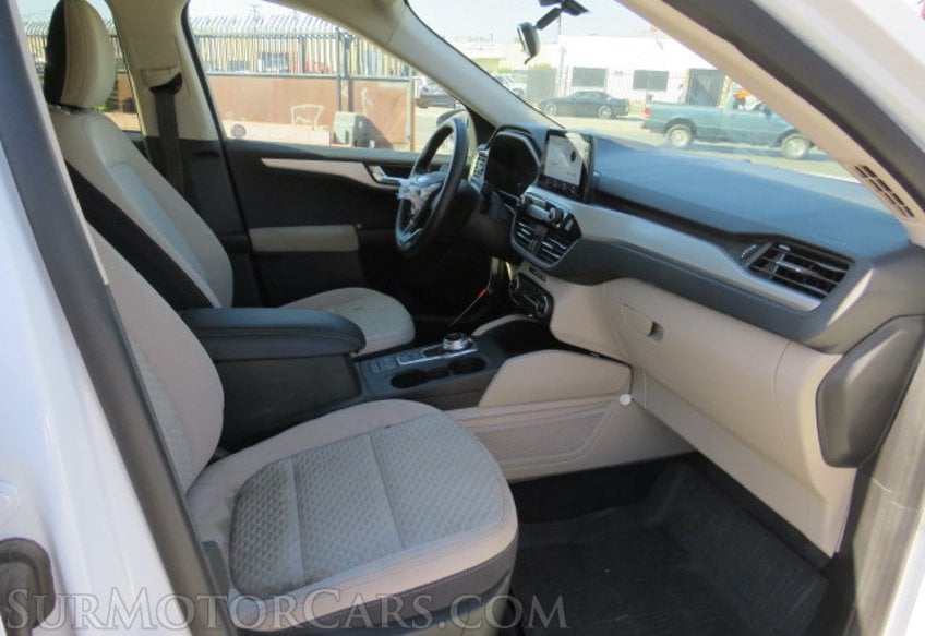 2020 Ford Escape - Image 25