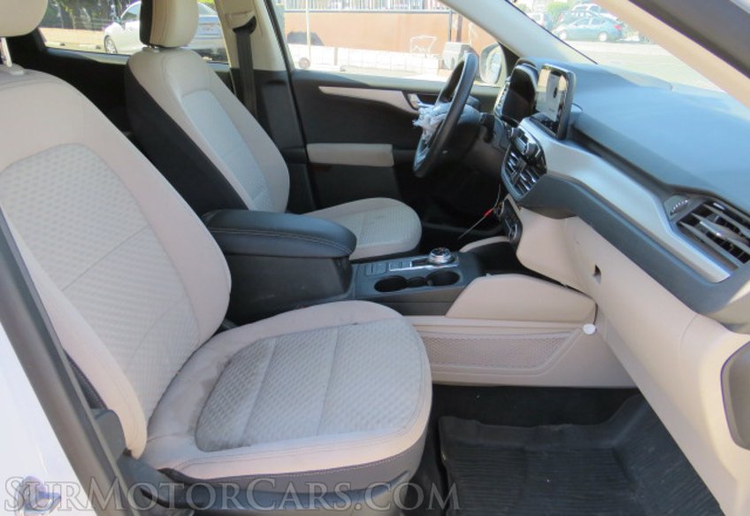 2020 Ford Escape - Image 26