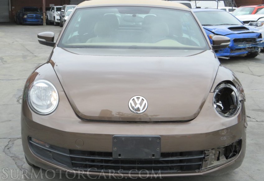 2013 Volkswagen Beetle Convertible - Image 13