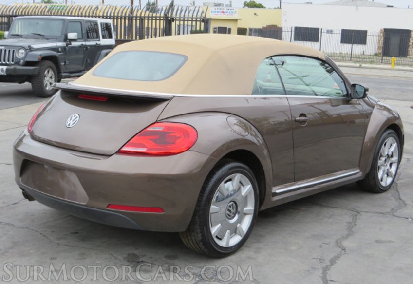 2013 Volkswagen Beetle Convertible - Image 9
