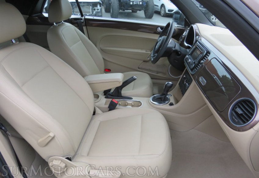 2013 Volkswagen Beetle Convertible - Image 25