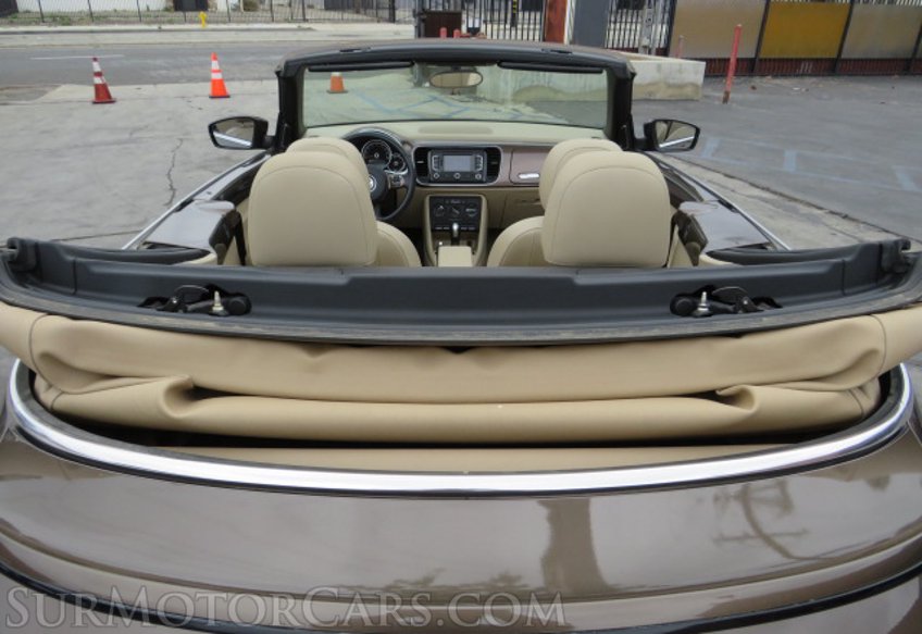 2013 Volkswagen Beetle Convertible - Image 17