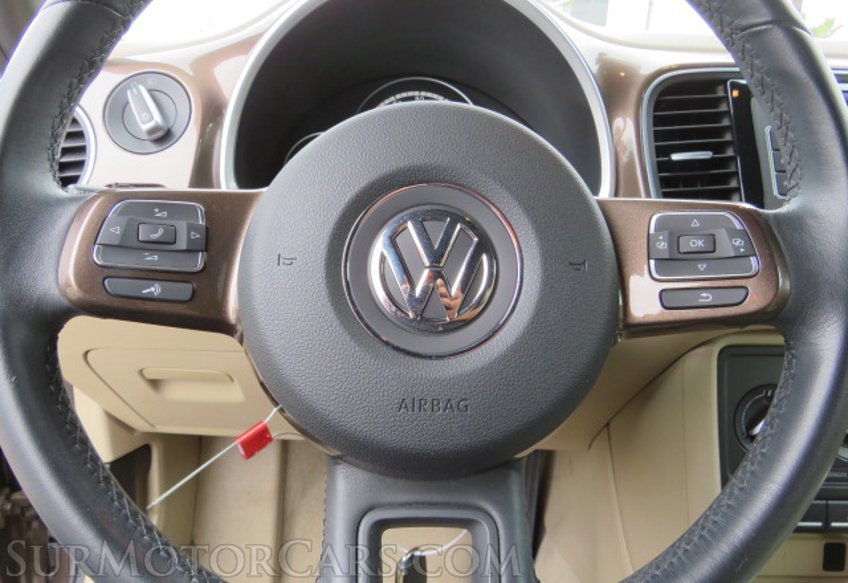 2013 Volkswagen Beetle Convertible - Image 32
