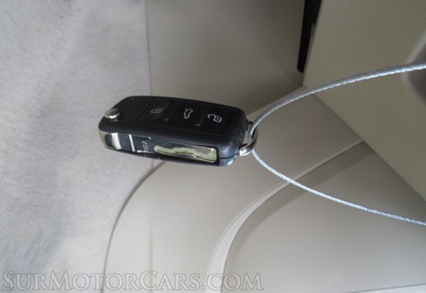 2013 Volkswagen Beetle Convertible - Image 39